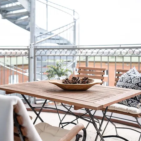 CLS Zentrale City-Wohnung in Hamburg mit E-Laden und Tiefgarage, Klimaanlage, gratis WLAN, Smart TV, großer Balkon, Nespresso Maschine inklusive Kapseln, Blick über Hamburg, Parkplatz, Cafe im Haus, Bushaltestelle direkt gegenüber, Flex Check In-3